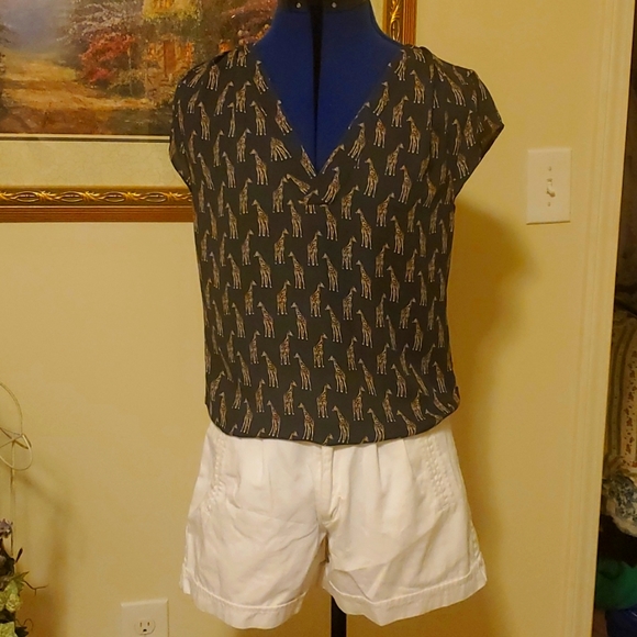 Adorable V neck summer top with giraffe print - Picture 3 of 6